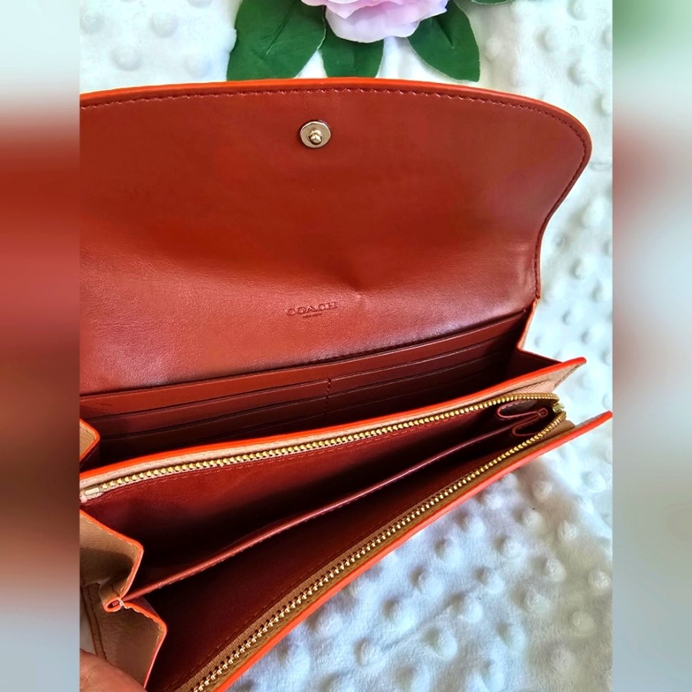 Coach Unique Burnt Red Python Embosed Women's Clu… - image 3